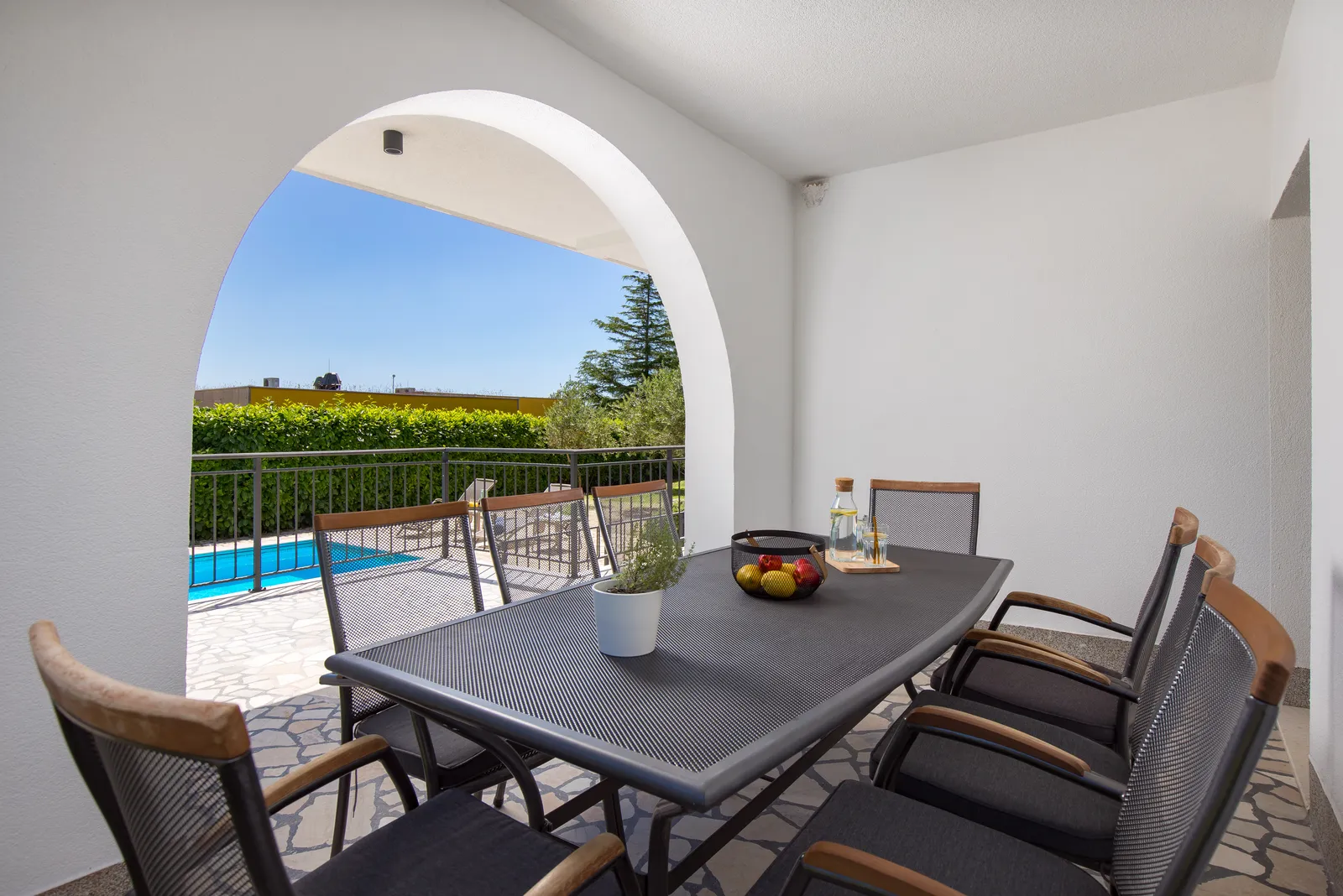 Covered outdoor dining terrace